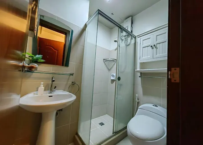 Citispace 1br Condotel At Ridgewood Towers Near Bgc Airport #rw08a